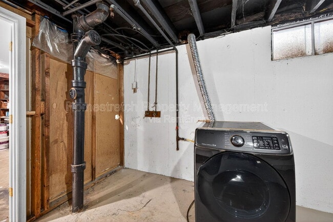 Building Photo - 207 Anistasia Dr