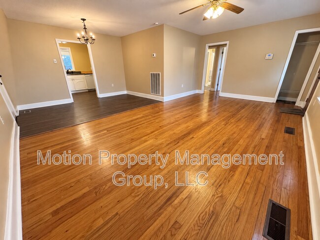 Building Photo - 1205 Fairway Dr SW