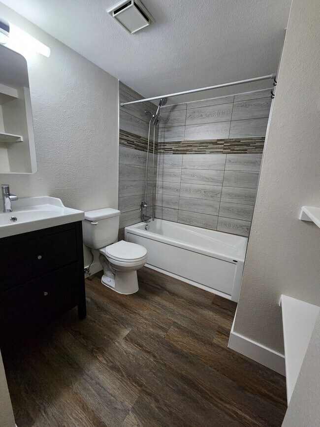 Building Photo - 8335 Fairmount Dr