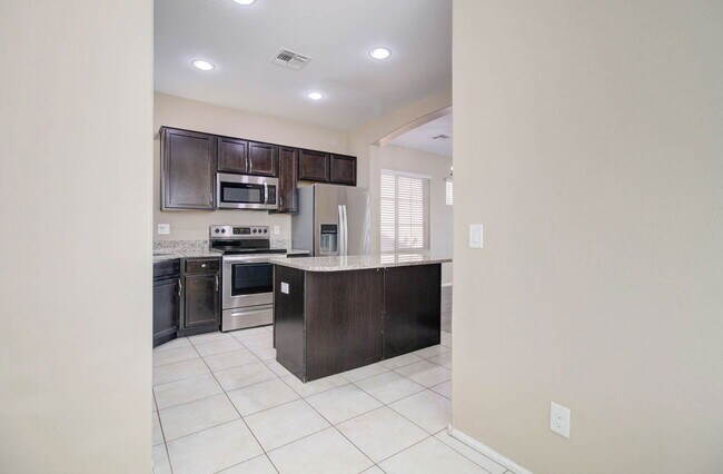 Building Photo - 2014 N 77th Dr