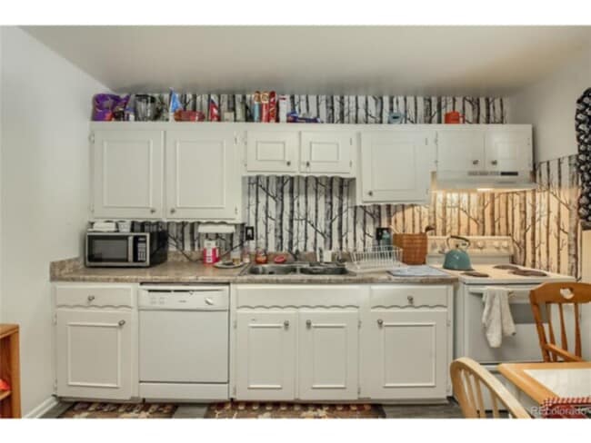 Building Photo - 2515 S Sheridan Blvd