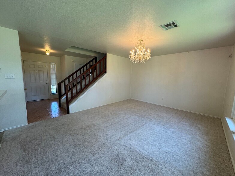 Building Photo - 1204 Bristol Dr