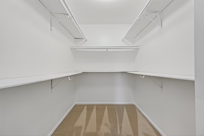 Building Photo - 2431 Parkwood Ln