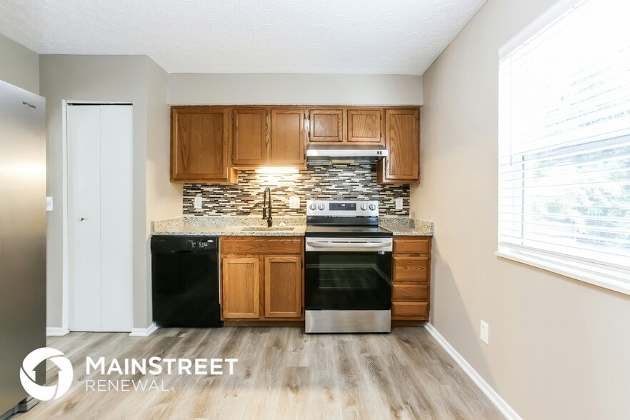 Building Photo - 469 Oak Village Dr