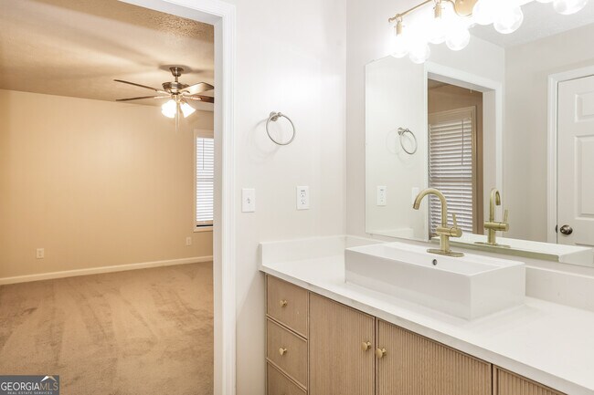 Building Photo - 4771 N Springs Rd NW