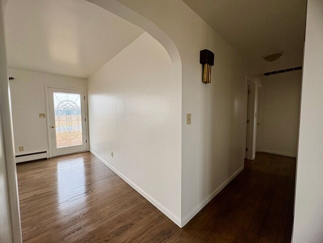 Building Photo - 3 Bedroom 1 Bathroom Rancher in Elizabethtown!