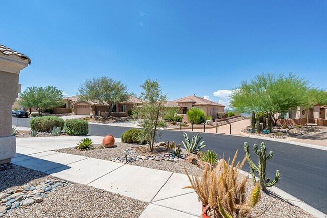 Building Photo - Gated Community!