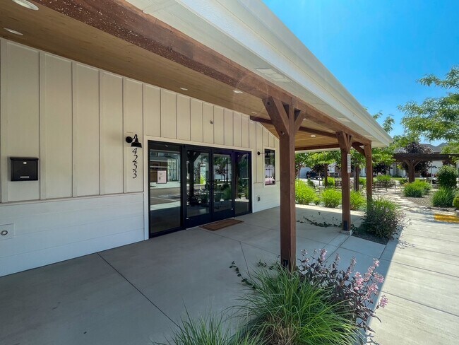 Building Photo - 4200 W Lovegood Ln