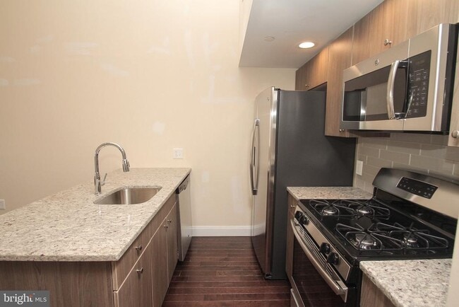 Building Photo - 1218 S 8th St