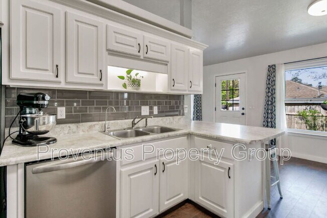 Building Photo - 3661 London Rd