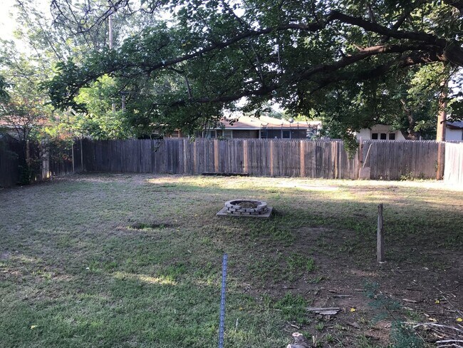 Building Photo - Pre Leasing for Fall 2026! 4/2 in Medical District!