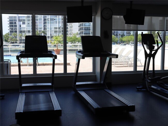 Building Photo - 3000 S Ocean Dr