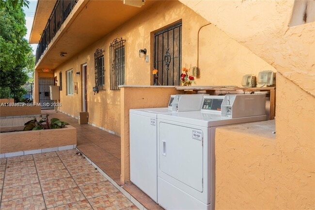 Building Photo - 1250 SW 4th St