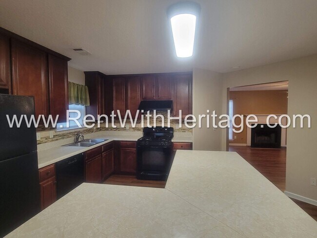 Building Photo - WOW!!! GORGEOUS HOME IN POPULAR CREEKSIDE SUBDIVSION / SWIM / TENNIS / UPGRADES GALLORE