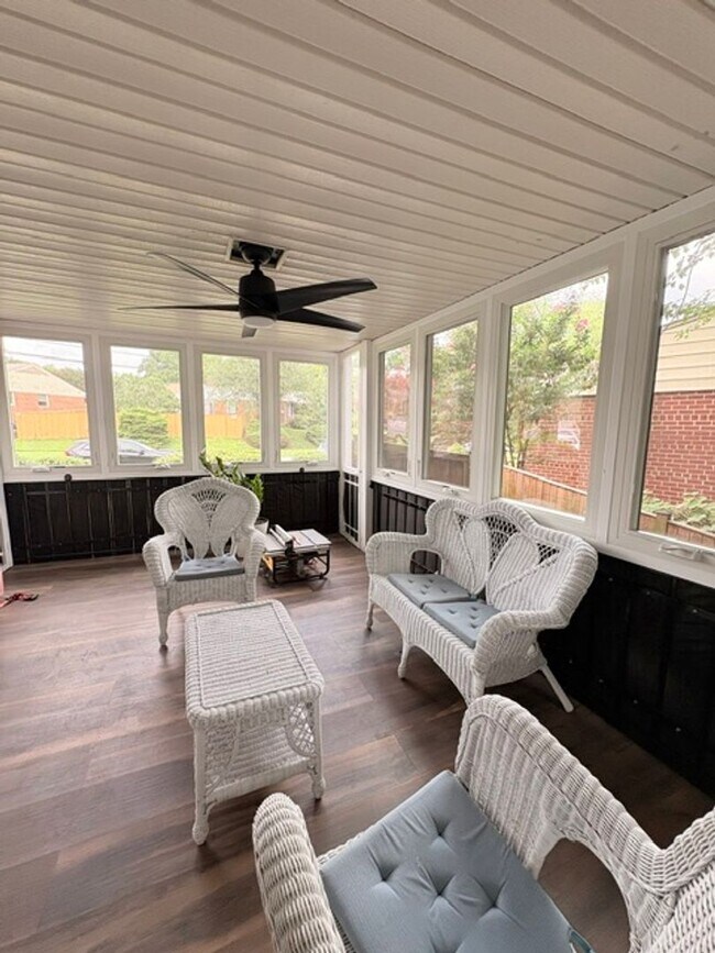 Building Photo - 9714 Admiralty Dr