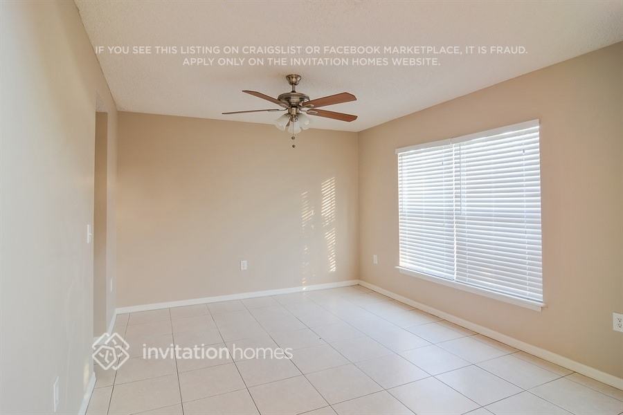 Building Photo - 1249 SW Mancuso Ave