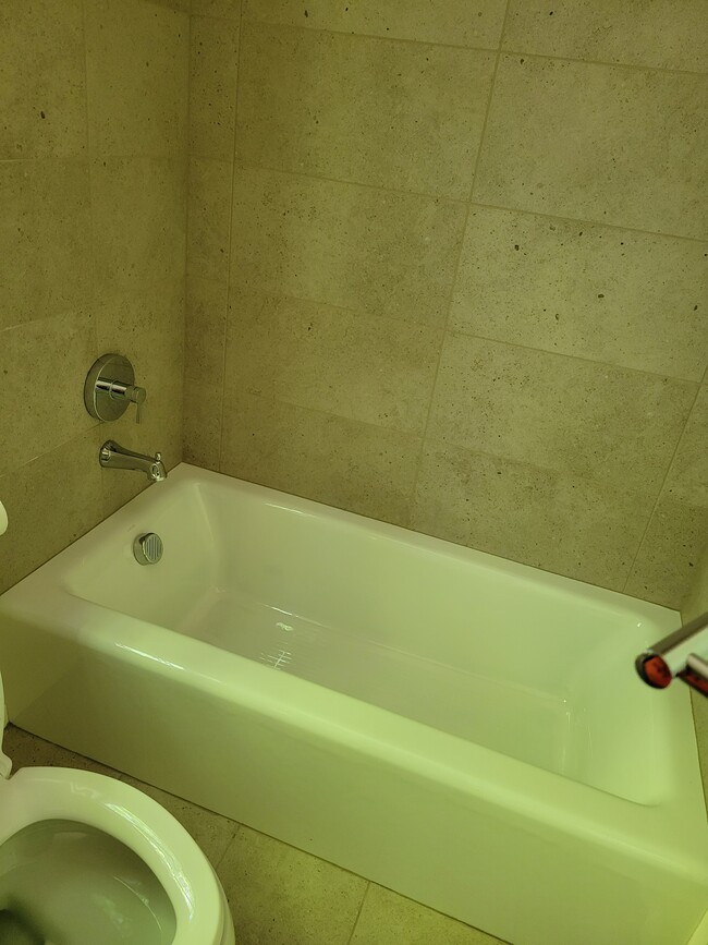 Bath - 2202 SW Kings Ct