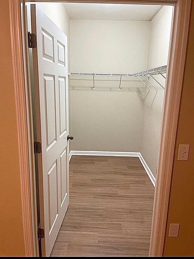 Building Photo - 4 BR/ 2 BA with 1 car garage home located in Villas at Pine Forest