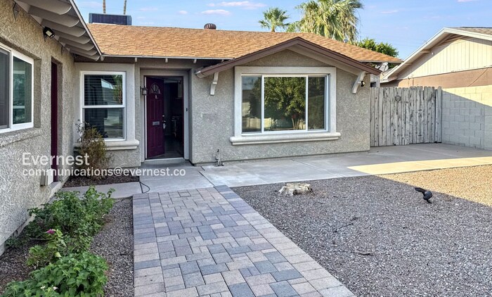 Building Photo - 8726 E Bonnie Rose Ave