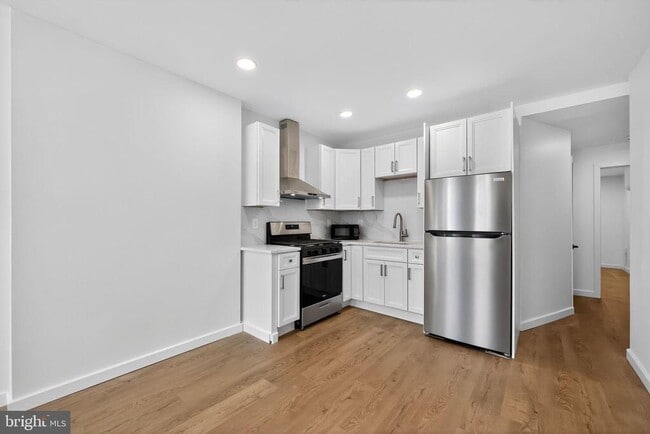 Building Photo - 2239 W Oxford St