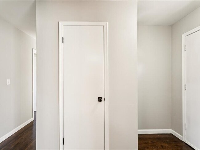 Building Photo - 411 W 46th St