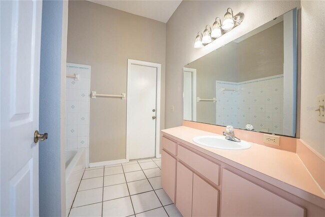 Building Photo - 2326 Deerbrook Dr