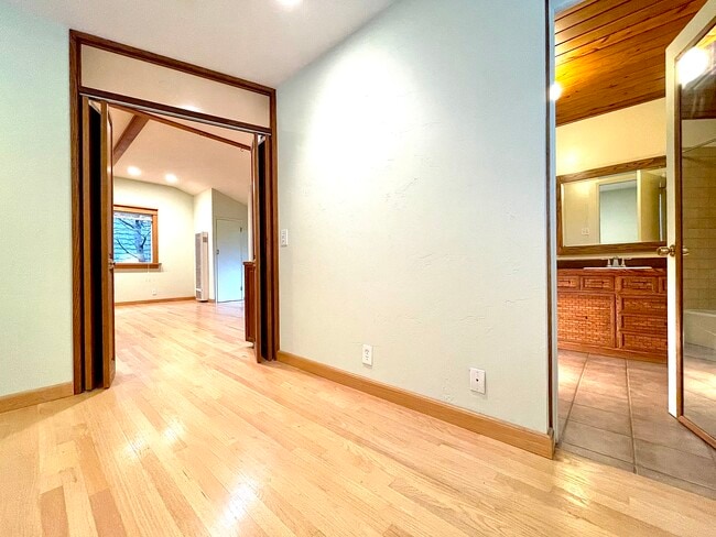 Building Photo - 3869 McLaughlin Ave