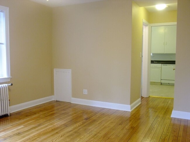 Building Photo - 8405 Greenwood Ave