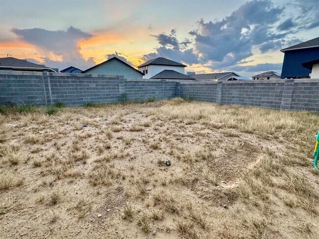 Building Photo - 4222 Lorisa Dr