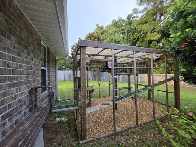 Building Photo - 1682 Village Pkwy