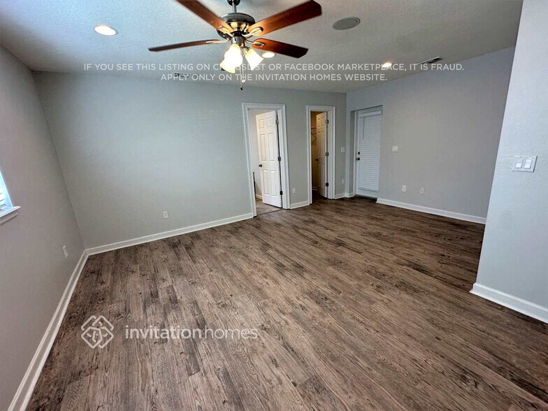 Building Photo - 705 Carvell Dr
