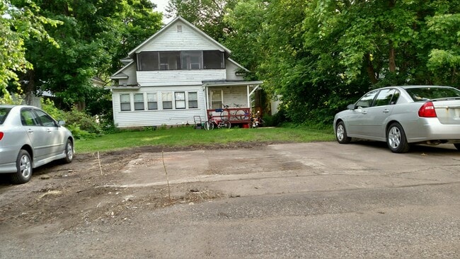 Off Street Parking Area - 1015 2nd Ave