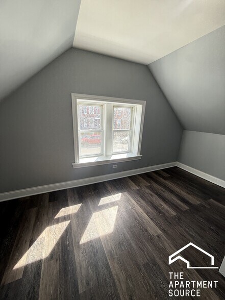 Building Photo - 2014 W 22nd Pl