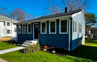 Building Photo - 1047 Pleasant St