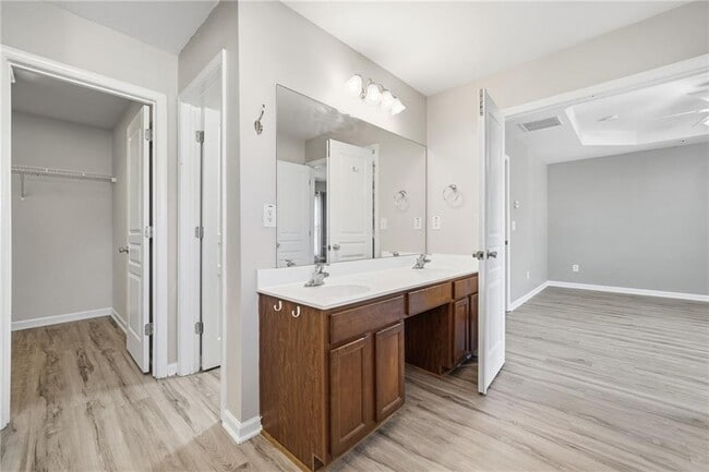 Building Photo - 331 Oakview Way