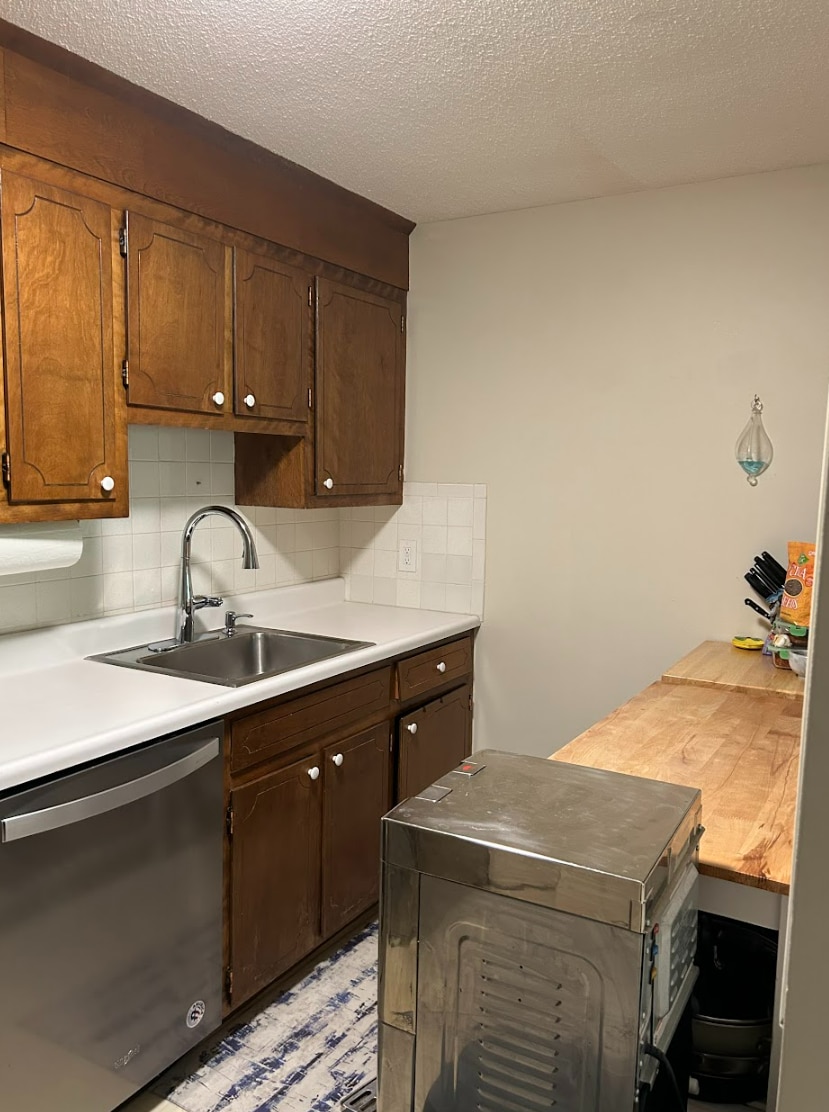 Building Photo - 3 Hallmark Gdns