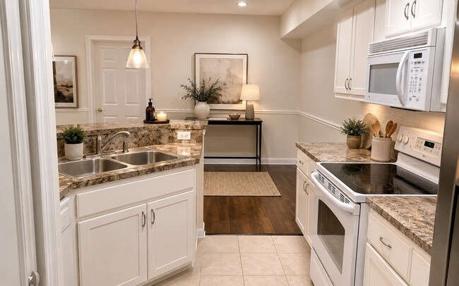 Building Photo - Stunning Forest View from 2/2 Wood Floor Condo close to UCF and Valencia College