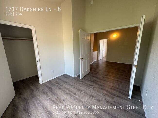 Building Photo - 1717 Oakshire Ln
