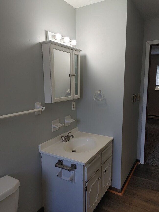 Building Photo - 512 9th Ave