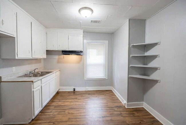 Building Photo - 110 W Mitchell St