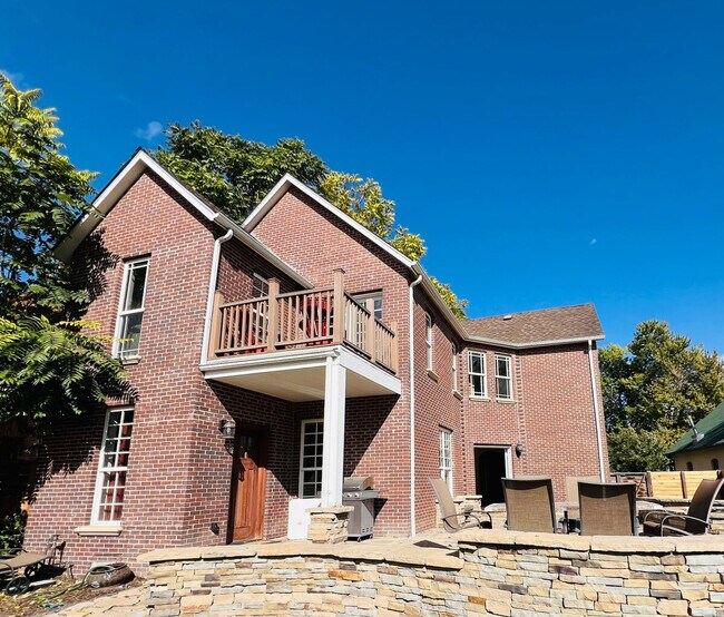 Building Photo - 3209 W Fairview Pl