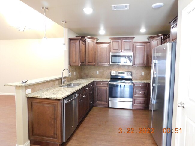 Building Photo - Luxury 3 bedroom 2 bath near Chaffee Commu...