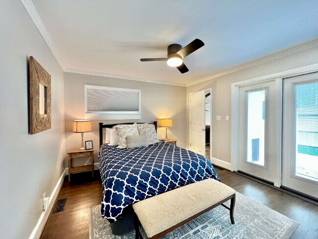 Building Photo - Picturesque 3 Bedroom House!