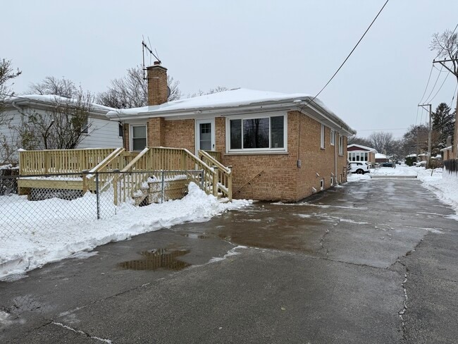 Building Photo - 10061 Lacrosse Ave