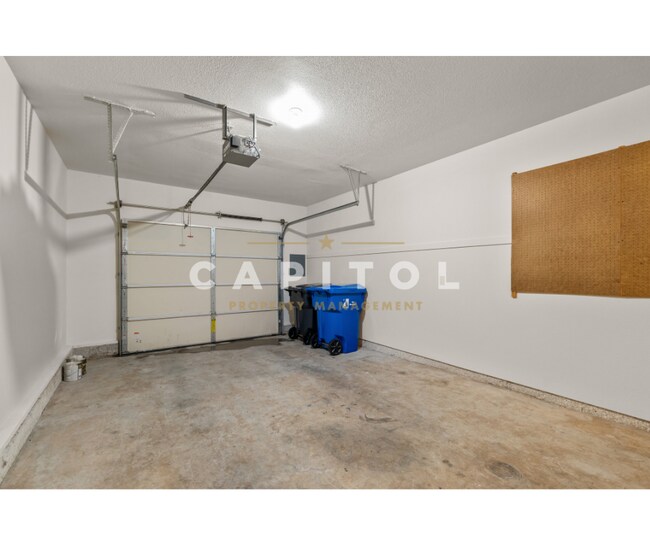 Building Photo - 1402 5th Ave SW