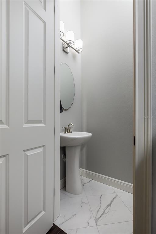 Building Photo - 10605 Midview Terrace