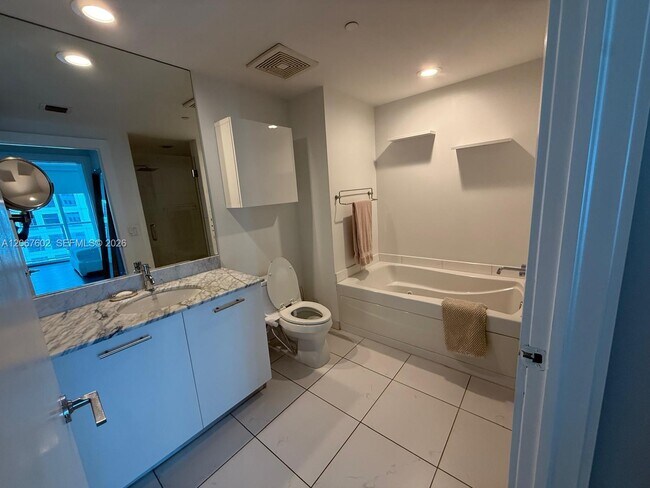 Building Photo - 500 Brickell Ave