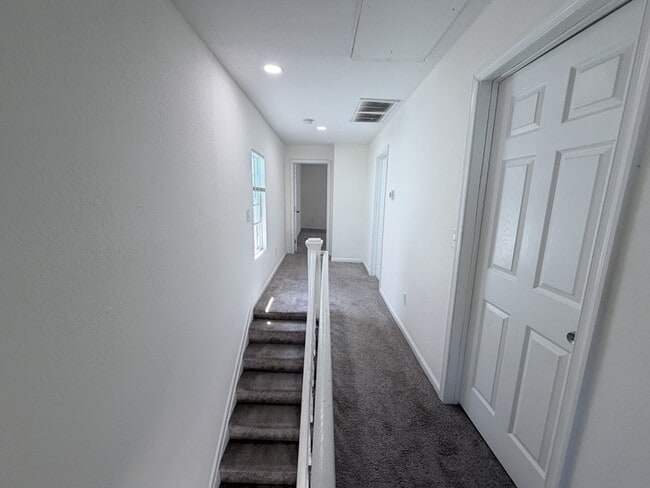 Building Photo - 907 Rugby St