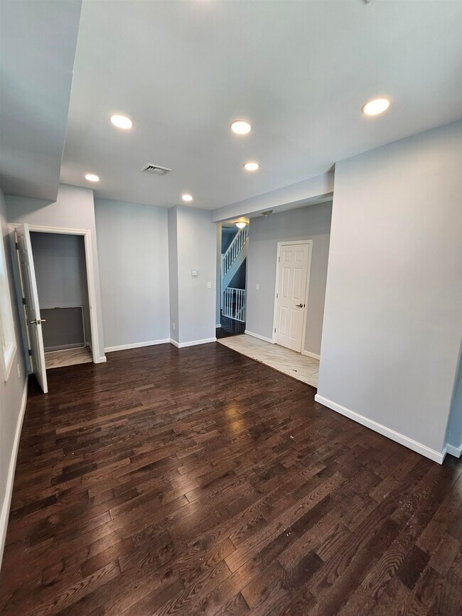 Building Photo - 222 Wilkinson Ave