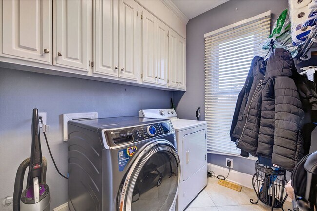 Building Photo - Elegant & Spacious Home Available in Church Point